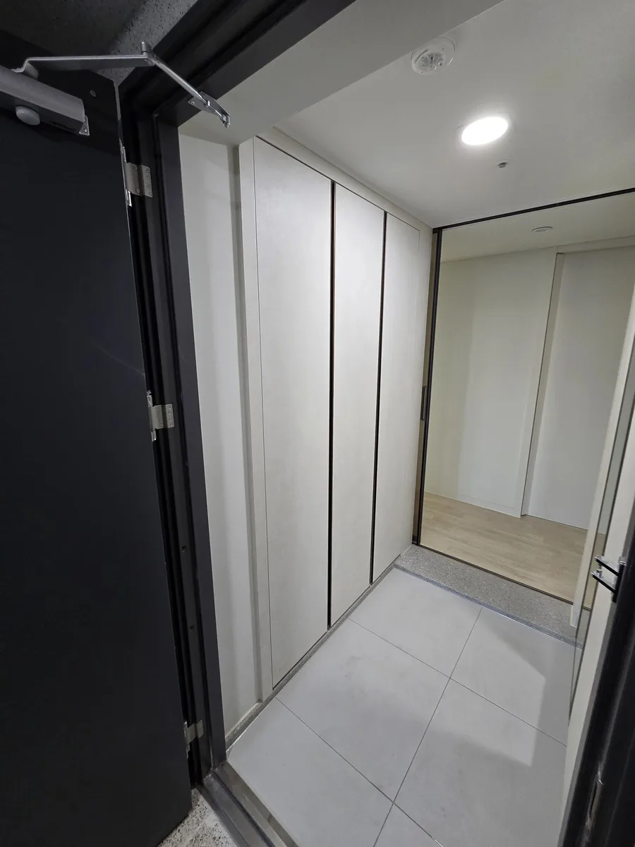 강남구 현관 수납장 맞춤 리폼 시공 전 02
